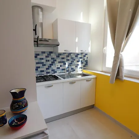 Aura A 4 Posti Отранто